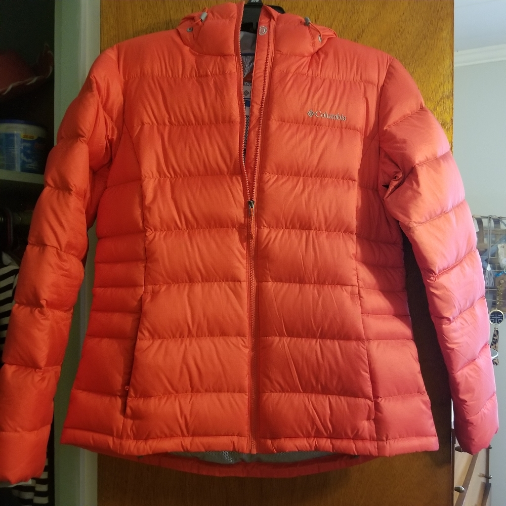 Coral hooded Columbia down jacket